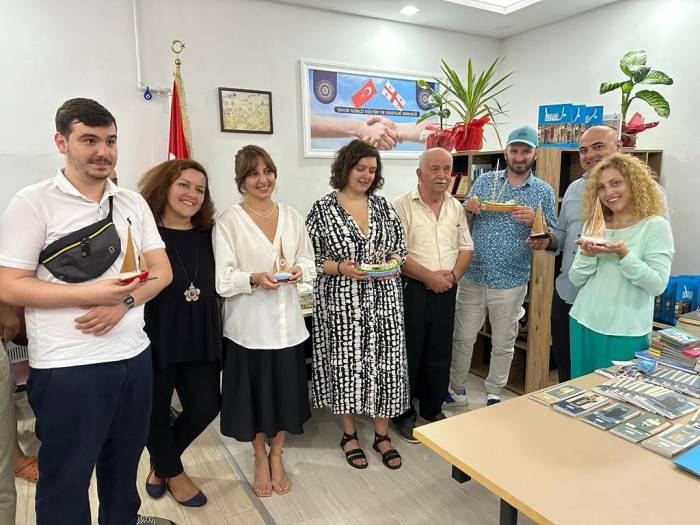 Gürcülerden Sinop’taki Kütüphaneye Hediye 500 Kitap