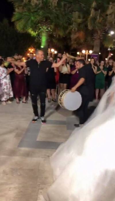 Haluk Levent Depremzede Çiftle Çiftetelli Oynadı