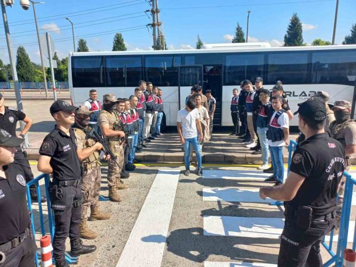Kocaeli’de Bin 419 Düzensiz Göçmen Sınır Dışı Edildi