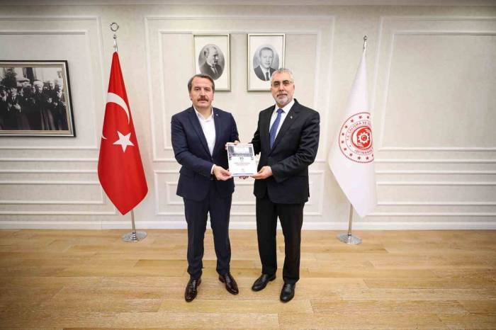 Memur-sen 7’inci Dönem Toplu Sözleşme Tekliflerini Bakan Işıkhan’a Teslim Etti