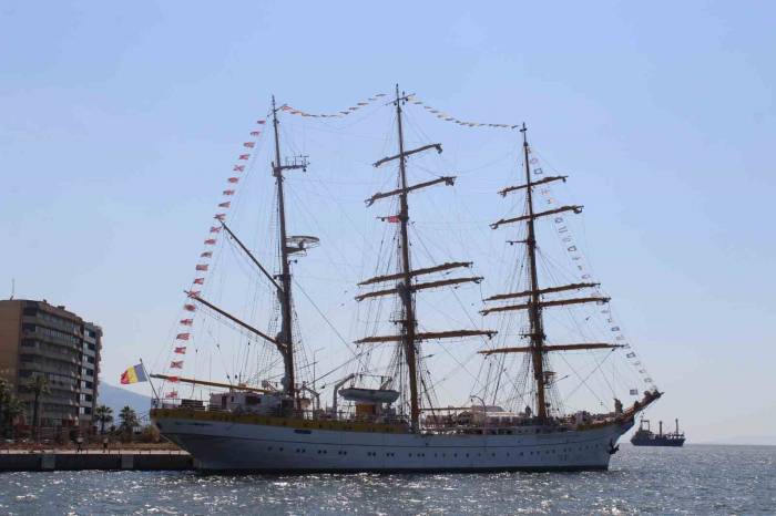 Romanya Donanma Gemisi İzmir’de
