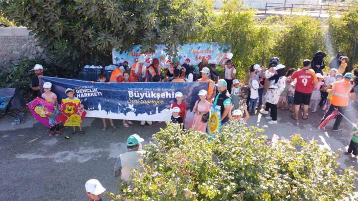 Depremzedeler, Uçurtma Şenliğinde Gönüllerince Eğlendiler