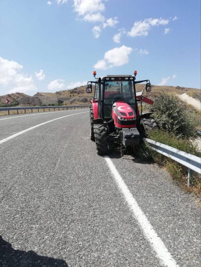 Traktörün Freni Boşaldı: 4 Yaralı