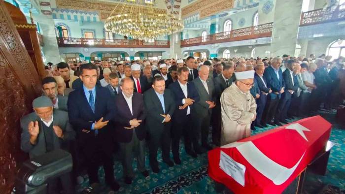 Hınıs Belediye Başkanı Erdoğan Eren Gözyaşı Ve Dualarla Uğurlandı