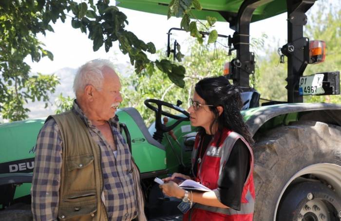 Belediye Başkanı Karalar, Deprem Bölgesine Giderek Vatandaşlarla İlgilendi
