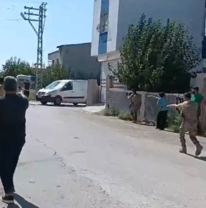 Adana’da İki Grup Arasındaki Taşlı Ve Sopalı Kavgayı Polis Engelledi