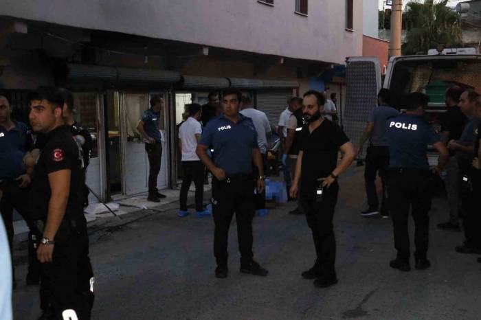 Yüksek Sesle Müzik Kavgası Faciayla Bitti: Tartıştığı 2 Kişiyi Vurdu Ardından İntihar Etti