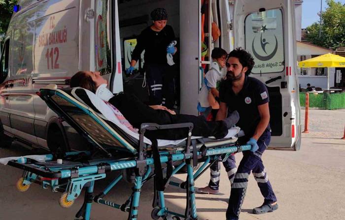 Bursa’da 4 Araç Birbirine Girdi: 4 Kişi Yaralandı