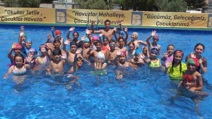 Balıkesir’de Havuzlar Çocuklarla Şenlendi