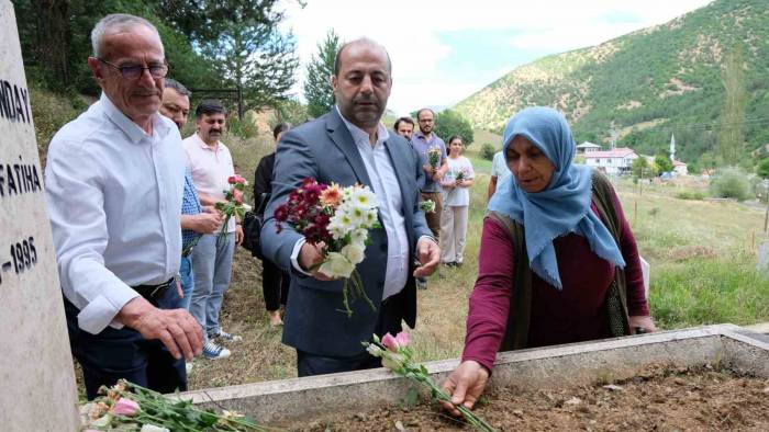 28 Yıl Önce Silahlı Saldırı Sonucu Öldürülen Baro Başkanı Ali Günday Mezarı Başında Anıldı