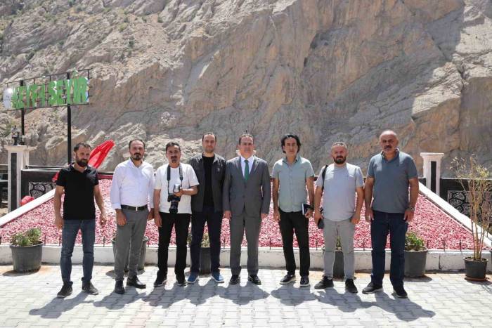 Vali Akbıyık, Gazetecilerle Bir Araya Geldi