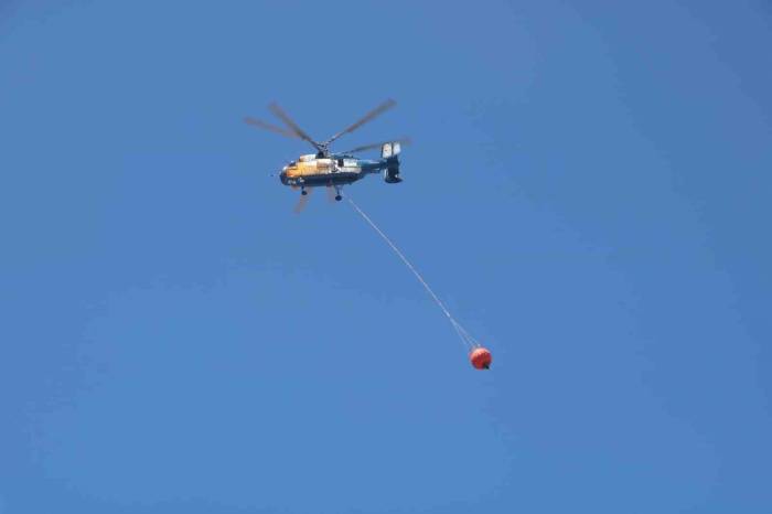 Yangına 2 Uçak, 9 Helikopterle Müdahale Ediliyor