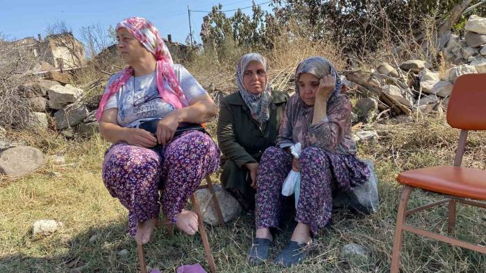 Evi Yanan Mahalleli Gözyaşlarına Boğuldu