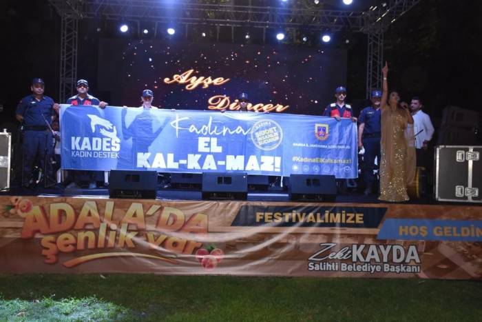 Salihli’de Jandarma Ekiplerinden ’kadına El Kalkmaz” Farkındalığı