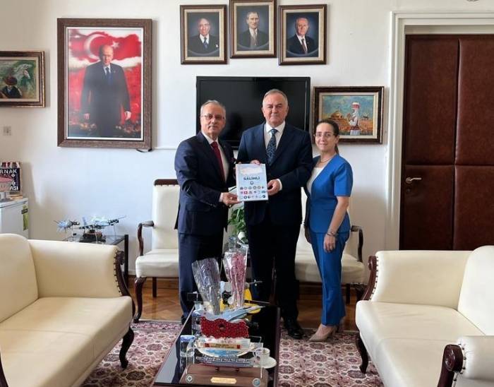 Başkan Kayda, Salihli’nin ’il Olma’ Talebi Dosyasını Bahçeli’ye Teslim Etti