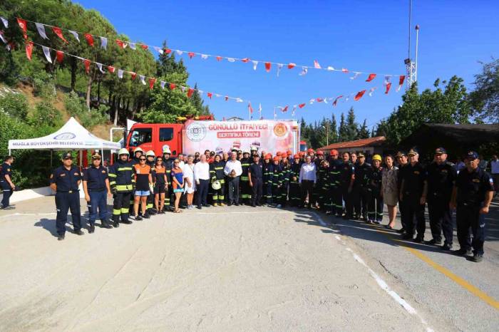 Gönüllü İtfaiyeciler Sertifikalarını Aldı