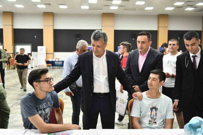 Esenyurt Belediye Başkanı Bozkurt, "gençlere Her Türlü Desteği Sağlıyoruz"