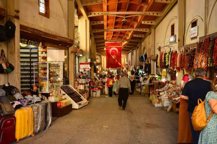 523 Yıllık Tarihi Çarşıda Ekonomi Küllerinden Doğdu