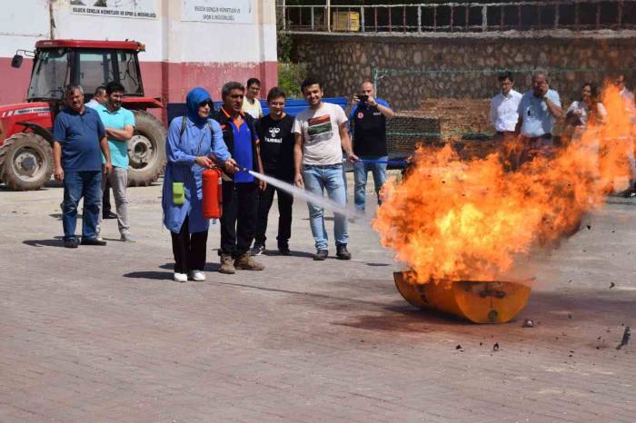 Bilecik’te ’afet Farkındalık, Yangın Farkındalık, Deprem Anı, Yangın Söndürme Eğitimi’ Verilerek, ’tahliye Tatbikatı’ Yapıldı