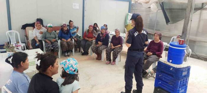 Burdur’da Jandarma Ekipleri Vatandaşlara Suçla Mücadele Eğitimi Verdi