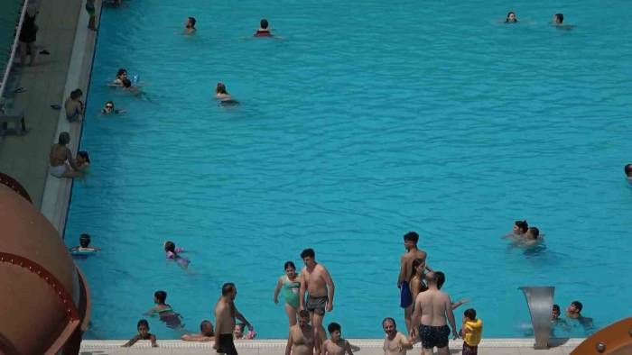 Evinde Klima Olmayanlar Aquaparkları Doldurdu