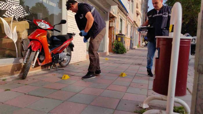 İş Yeri Sahibi Kiracısını Silahla Vurdu