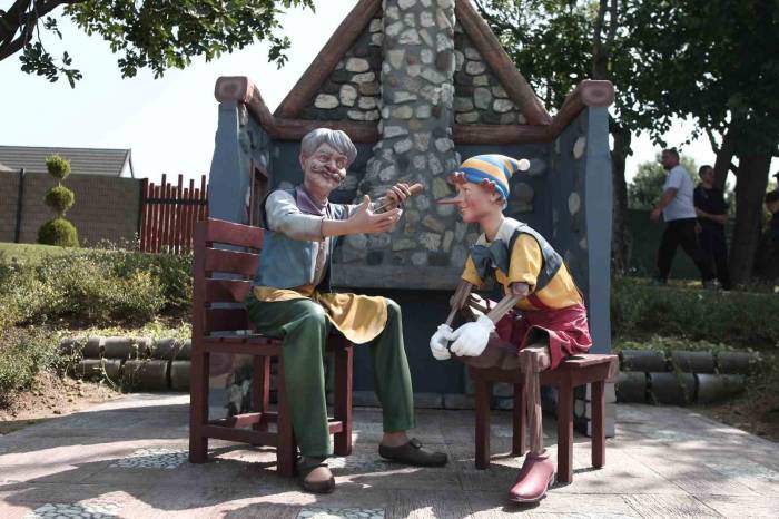 Dünyaca Ünlü Masal Kahramanları Bu Bahçede Buluştu