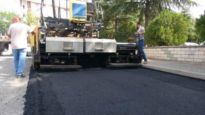 Asfalt İşçilerinin "180 Derece Sıcakla" Mücadelesi