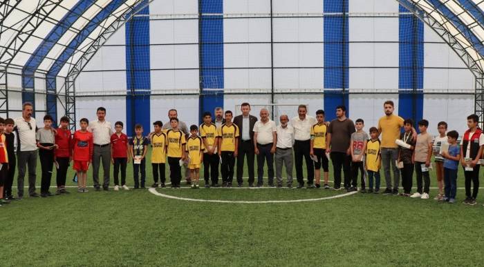 Kuran Kursu Öğrencileri Halı Sahada Ter Döktü