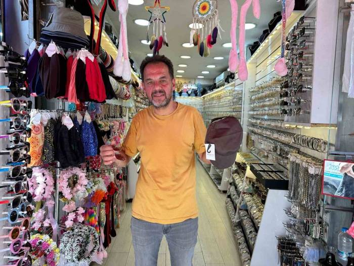 Sıcak Günlerde Şapka Ve Gözlük Satışı Artıyor