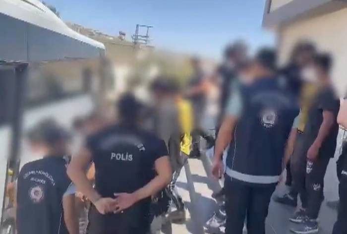 Gaziantep’te 38 Düzensiz Göçmen Yakalandı, 2 Organizatör Tutuklandı