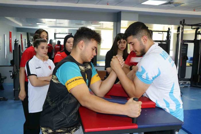 Haliliye’de Şampiyon Sporcular Yetişiyor