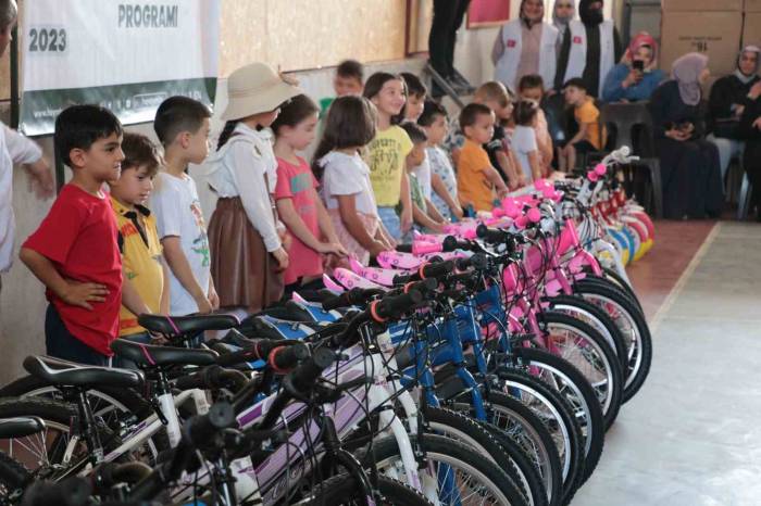 Kahramanmaraş’ta Yetim Çocuklarına Bisiklet Hediyesi