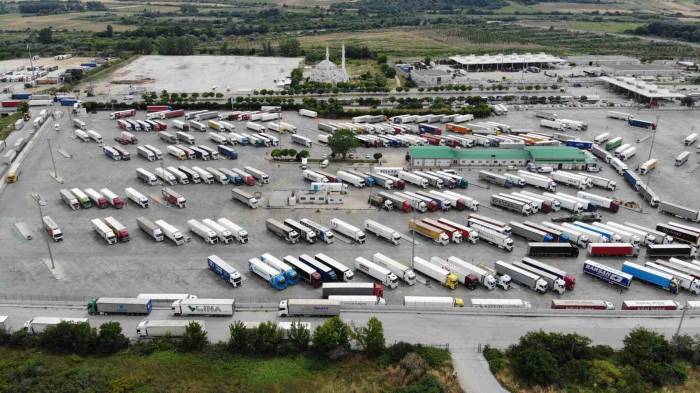 Kapıkule Sınır Kapısı’nda Tır Dorsesinde 2 Kaçak Göçmen Ölü Bulundu