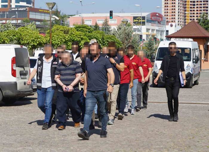 Milyonluk Vurgun Yaparak Ortadan Kaybolan Şüpheliler, Metruk Binada Saklanırken Yakalandı