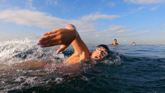 Kuzey Suyuna Alışabilmek İçin Karlar İçine Yattı, Buzlu Küvete Girdi