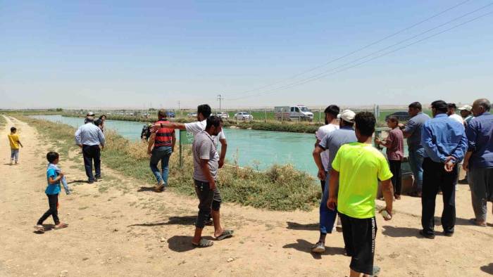 Şanlıurfa’da Otomobil Sulama Kanalına Devrildi: 5 Kişi Kurtarıldı, 1 Kişi Kayıp