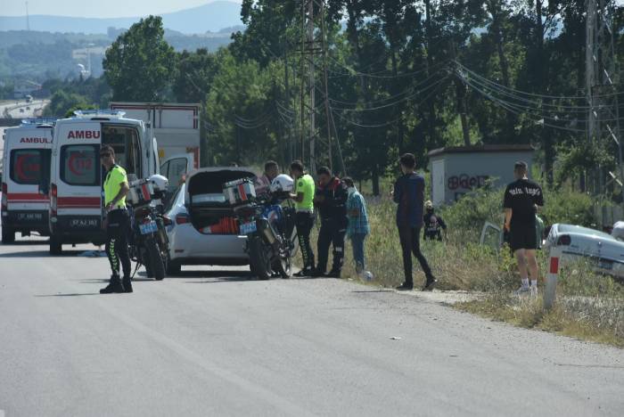 Otomobil Su Kanalına Sürüklendi: 7 Yaralı