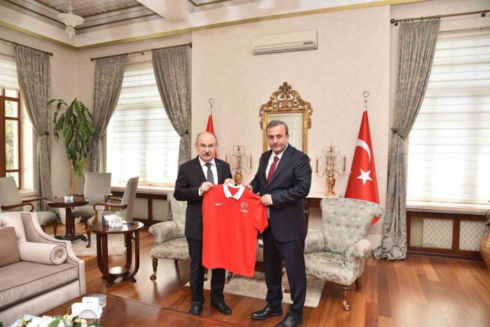 Türkiye Sutopu Federasyonu’ndan Vali Karadeniz’e Ziyaret
