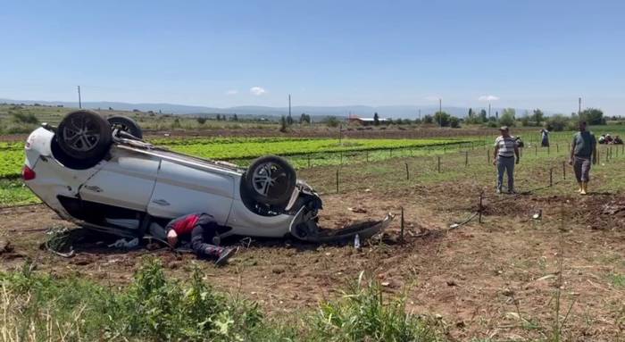 Kontrolden Çıkan Otomobil Park Halinde Bulunan Minibüse Çarptı: 2 Ölü, 4 Yaralı