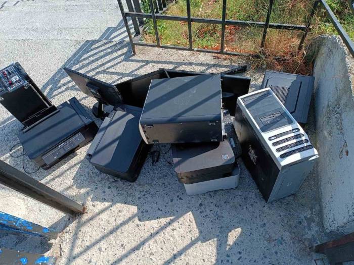 Arnavutköy’de Pişkin Hırsızlar Çaldıkları Kredi Kartı İle Çalıntı Motosiklete Akaryakıt Alıp Okul Soydu