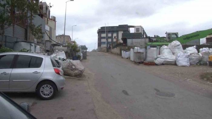 Ataşehir’de Hız Kavgası: Satır Ve Bıçakla Dükkan Bastı