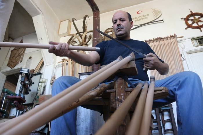 Malazgirt Zaferi Kutlamaları İçin Bin Yıllık Ceviz Ağaçlarından Baston Yapılıyor