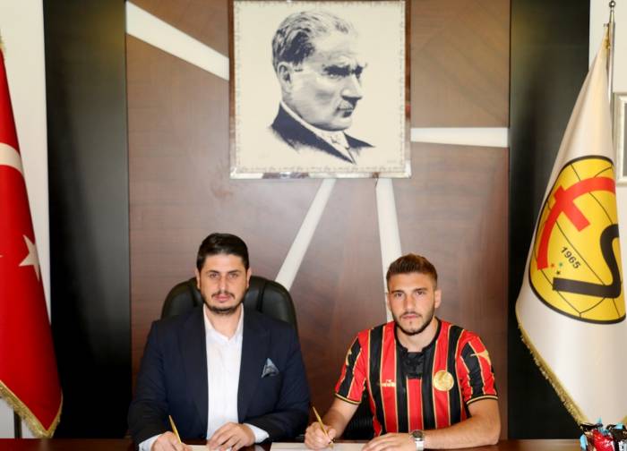 Eskişehirspor’a Alaçatıspor’dan Orta Saha Transferi