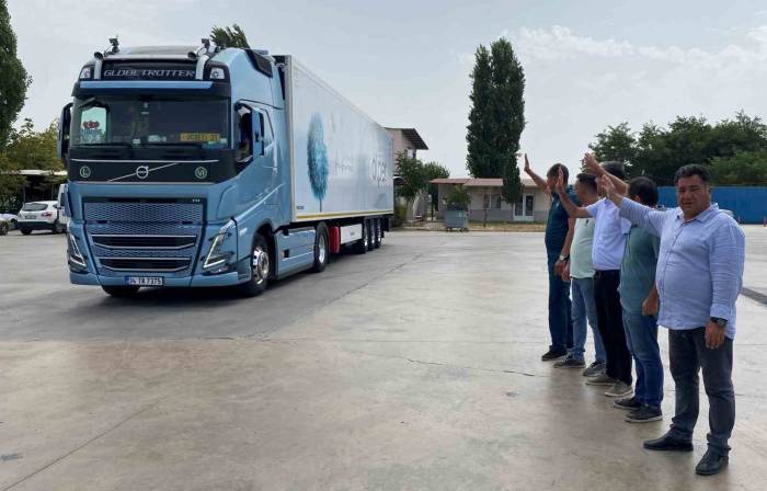 Erkenci Üzümde İlk İhracat Tırları Yola Çıktı