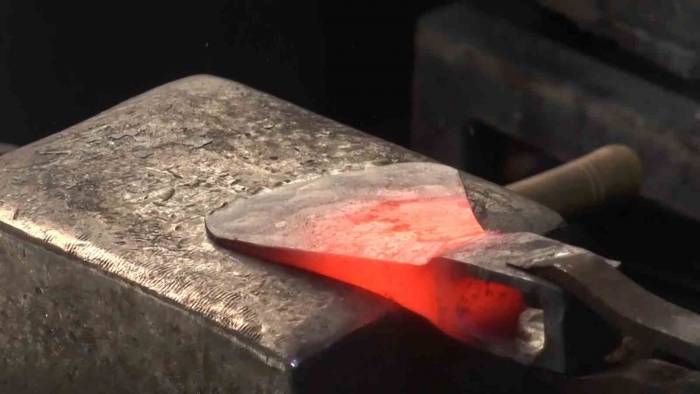 Bunaltıcı Sıcağa Rağmen Mesleğini Yaşatmaya Devam Ediyor