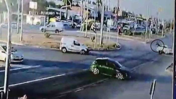 Kazada Metrelerce Havaya Uçan Motosiklet Sürücüsü Yaralandı