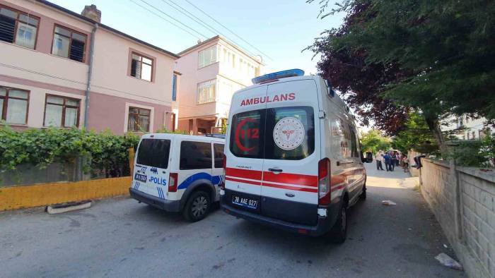 ’mahallenin Dedesini’ Oyun Oynayan Çocuklar Ölü Olarak Buldu
