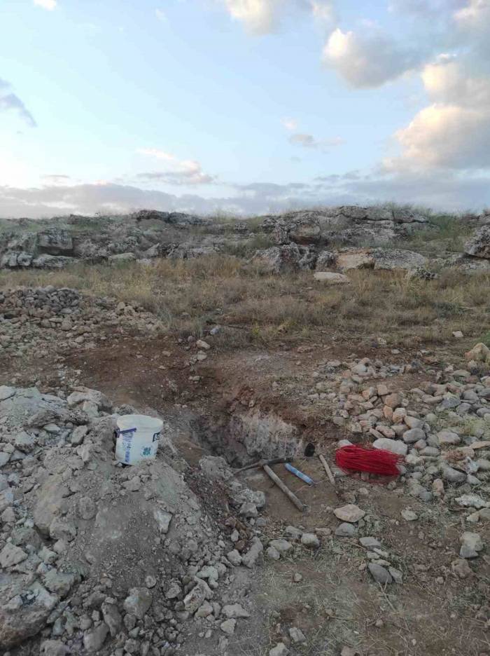 Define İçin Kaçak Kazı Yapan Şahıslar Suçüstü Yakalandı