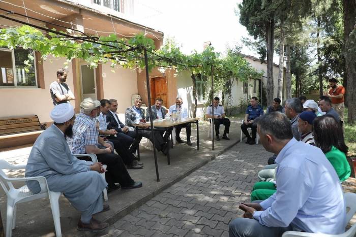 Vali Çelik, Emet’in Köylerinde Vatandaşların İhtiyaç Ve Taleplerini Dinledi